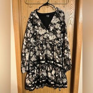 Black and white floral dress plus | Arula
